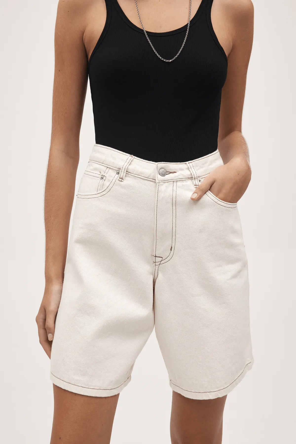 RELAXED JEAN SHORT ECRU